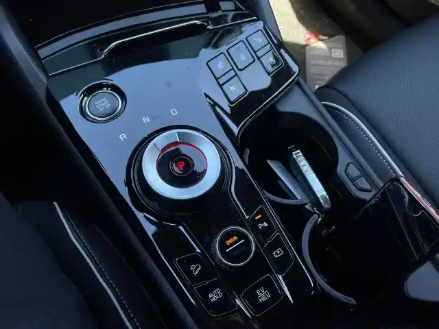 Valkoinen Maastoauto, Kia Sportage – LSA-154