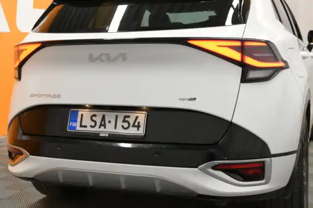 Valkoinen Maastoauto, Kia Sportage – LSA-154