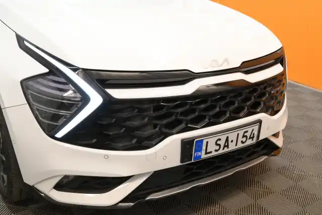 Valkoinen Maastoauto, Kia Sportage – LSA-154