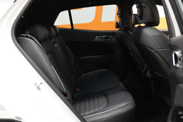 Valkoinen Maastoauto, Kia Sportage – LSA-154