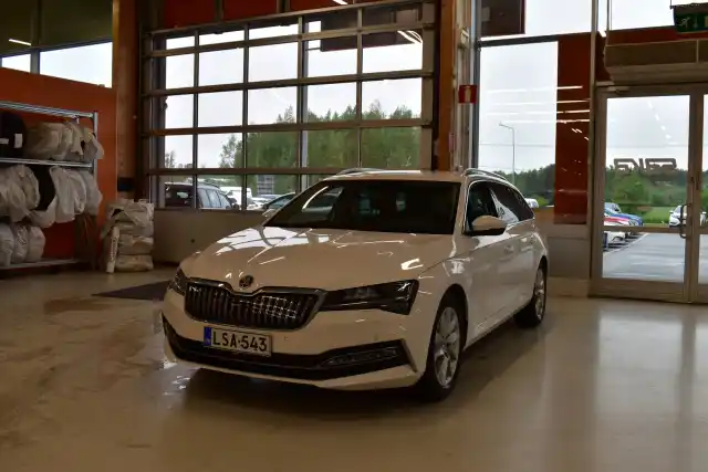 Valkoinen Farmari, Skoda Superb – LSA-543