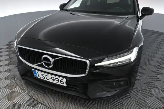 Musta Farmari, Volvo V60 – LSC-996