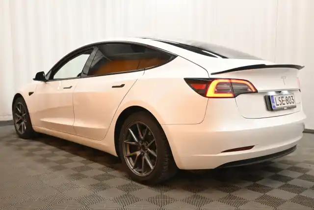 Valkoinen Sedan, Tesla Model 3 – LSE-803