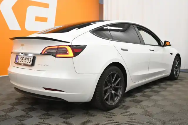 Valkoinen Sedan, Tesla Model 3 – LSE-803