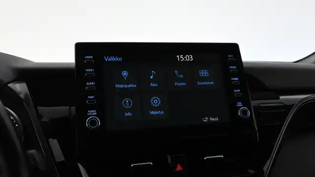 Valkoinen Sedan, Toyota Camry – LSH-598