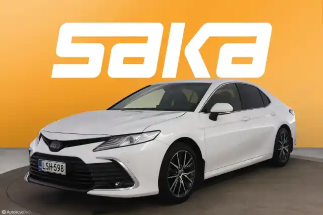 Valkoinen Sedan, Toyota Camry – LSH-598
