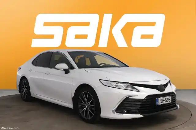 Valkoinen Sedan, Toyota Camry – LSH-598