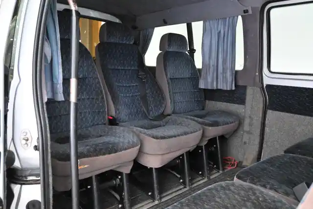 Hopea Henkilöauto, Toyota HIACE – LSI-622