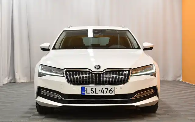 Valkoinen Farmari, Skoda Superb – LSL-476