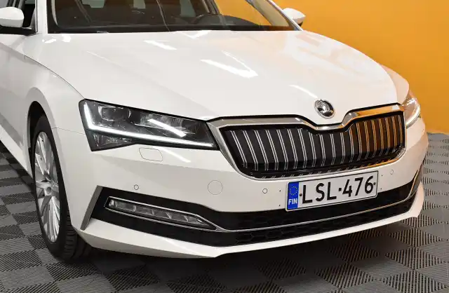 Valkoinen Farmari, Skoda Superb – LSL-476