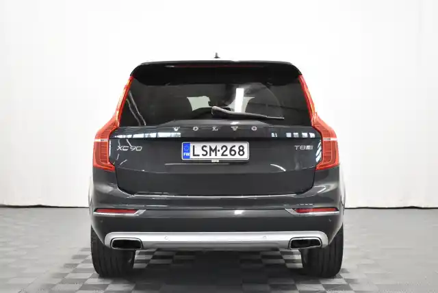 Harmaa Maastoauto, Volvo XC90 – LSM-268