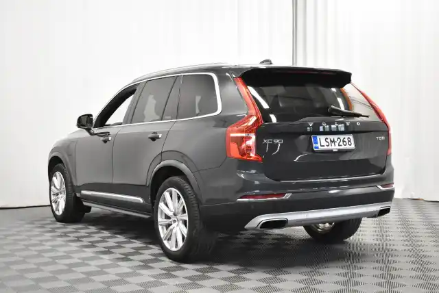 Harmaa Maastoauto, Volvo XC90 – LSM-268