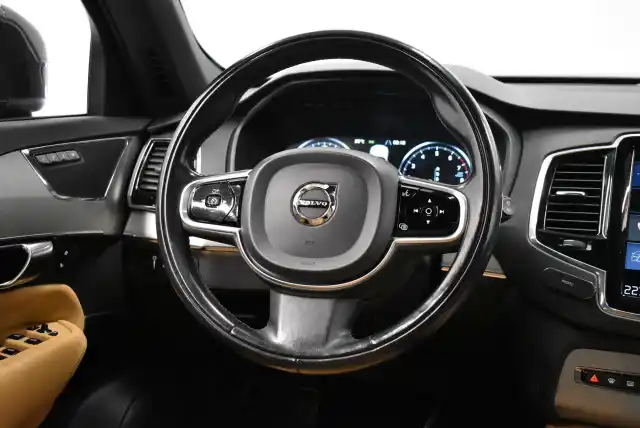 Harmaa Maastoauto, Volvo XC90 – LSM-268