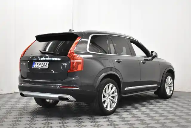 Harmaa Maastoauto, Volvo XC90 – LSM-268