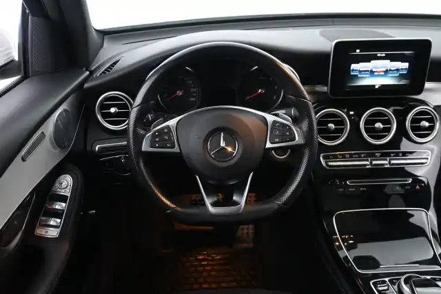 Valkoinen Maastoauto, Mercedes-Benz GLC – LSM-365