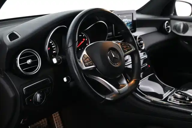 Valkoinen Maastoauto, Mercedes-Benz GLC – LSM-365