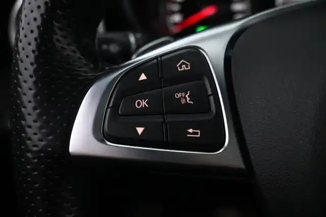 Valkoinen Maastoauto, Mercedes-Benz GLC – LSM-365
