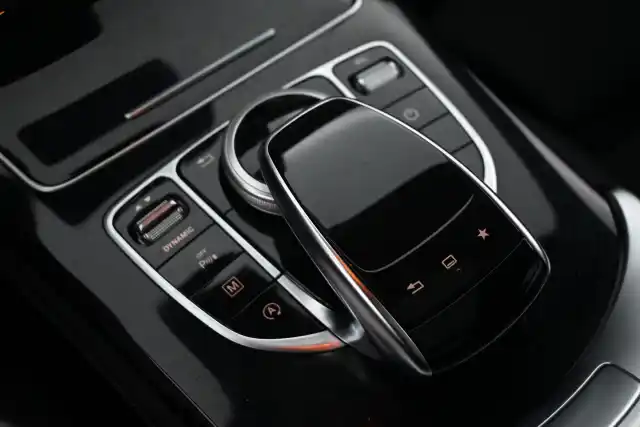 Valkoinen Maastoauto, Mercedes-Benz GLC – LSM-365