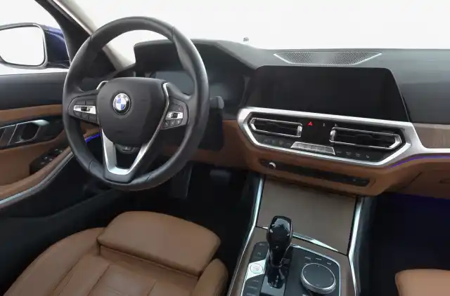 Sininen Sedan, BMW 320 – LSM-490