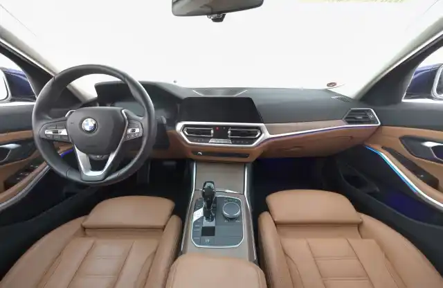 Sininen Sedan, BMW 320 – LSM-490