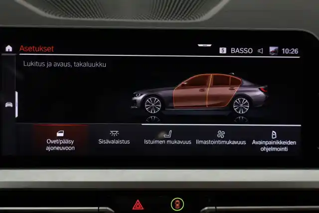 Sininen Sedan, BMW 320 – LSM-490