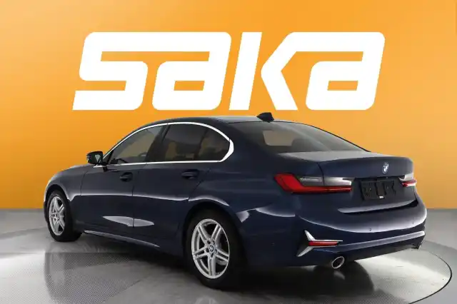 Sininen Sedan, BMW 320 – LSM-490