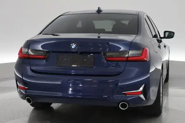 Sininen Sedan, BMW 320 – LSM-490