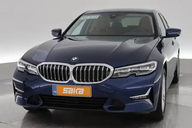Sininen Sedan, BMW 320 – LSM-490