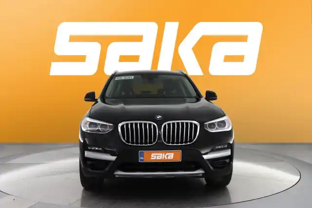 Musta Maastoauto, BMW X3 – LSM-493