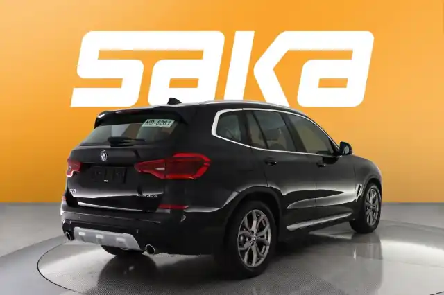 Musta Maastoauto, BMW X3 – LSM-493