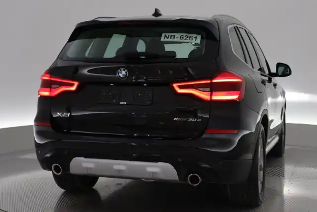 Musta Maastoauto, BMW X3 – LSM-493