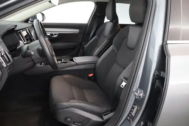 Harmaa Farmari, Volvo V90 – LSM-507