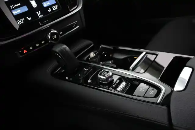 Harmaa Farmari, Volvo V90 – LSM-507