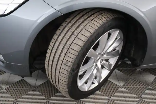 Harmaa Farmari, Volvo V90 – LSM-507