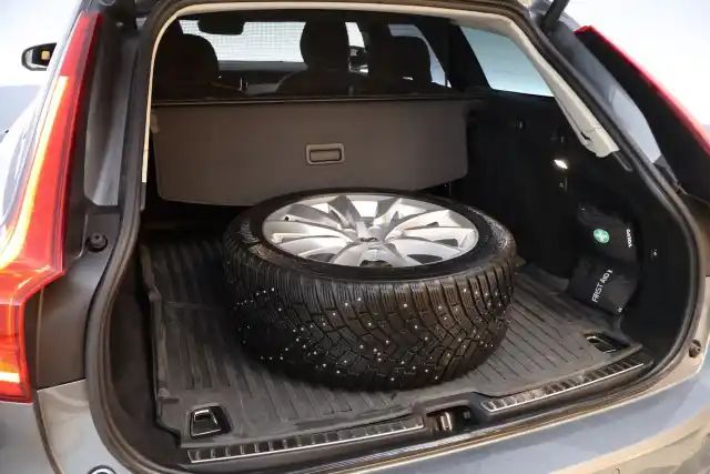 Harmaa Farmari, Volvo V90 – LSM-507