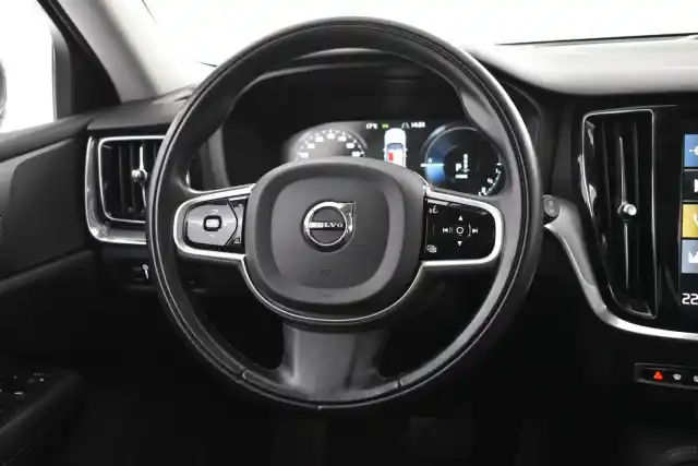 Musta Farmari, Volvo V60 – LSM-533