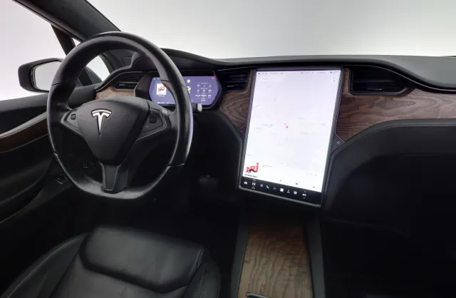 Harmaa Maastoauto, Tesla Model X – LSM-534