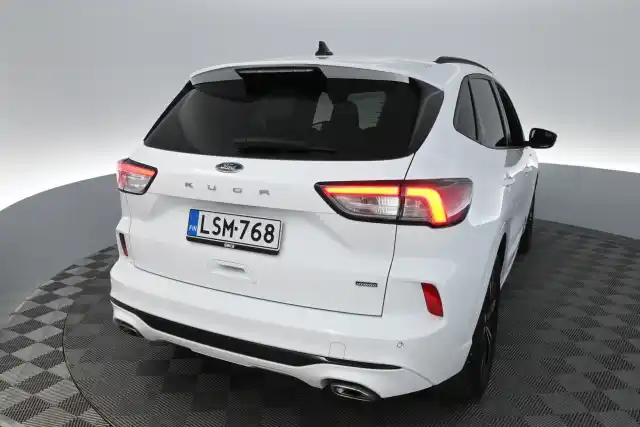 Valkoinen Maastoauto, Ford Kuga – LSM-768