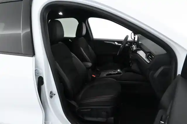 Valkoinen Maastoauto, Ford Kuga – LSM-768