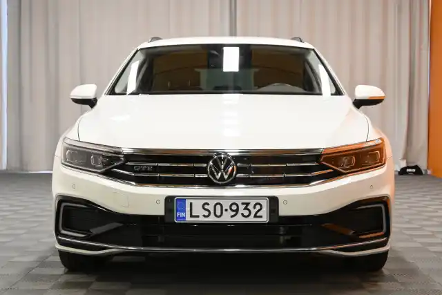 Valkoinen Farmari, Volkswagen Passat – LSO-932