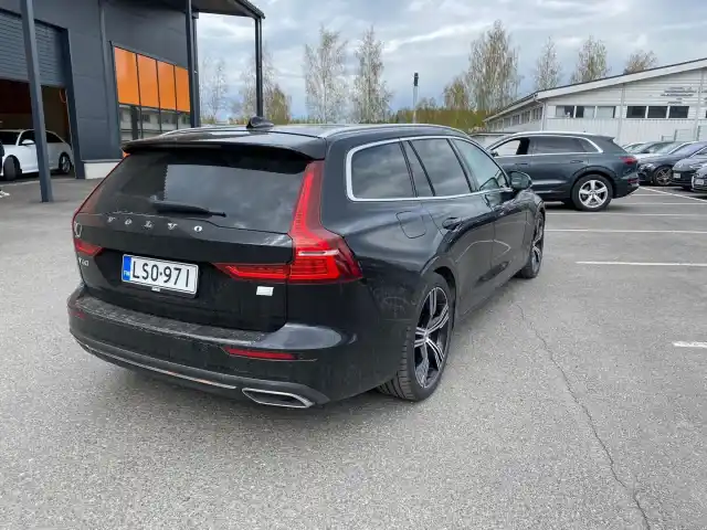Musta Farmari, Volvo V60 – LSO-971
