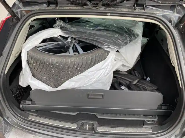 Musta Farmari, Volvo V60 – LSO-971