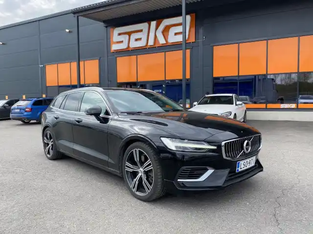 Musta Farmari, Volvo V60 – LSO-971