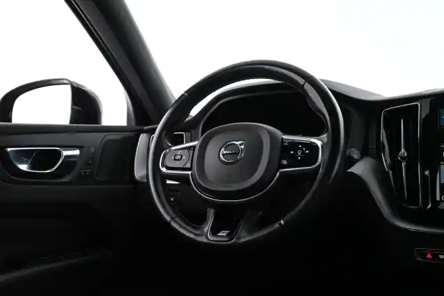 Musta Maastoauto, Volvo XC60 – LSO-982