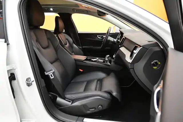 Valkoinen Farmari, Volvo V60 – LSP-266