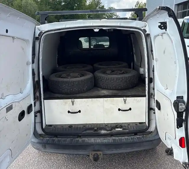Valkoinen Pakettiauto, Renault Kangoo – LSU-258