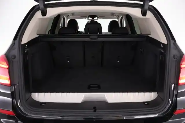 Musta Maastoauto, BMW X3 – LSV-414