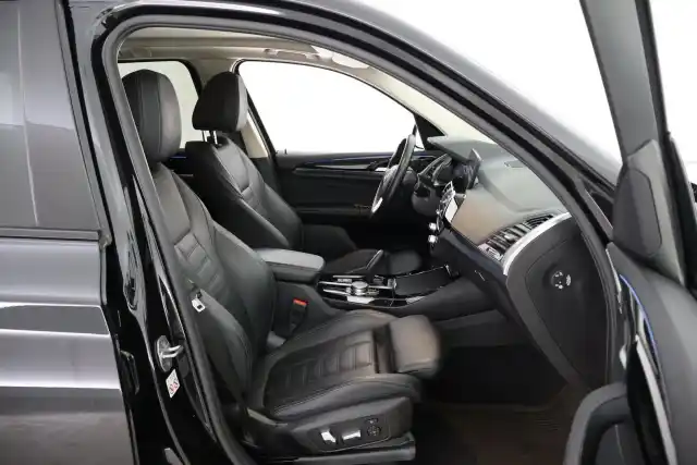 Musta Maastoauto, BMW X3 – LSV-414