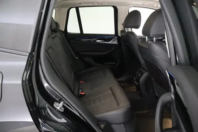 Musta Maastoauto, BMW X3 – LSV-414
