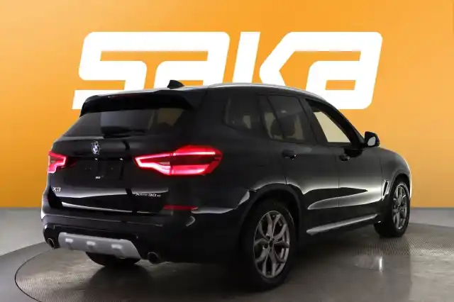 Musta Maastoauto, BMW X3 – LSV-414
